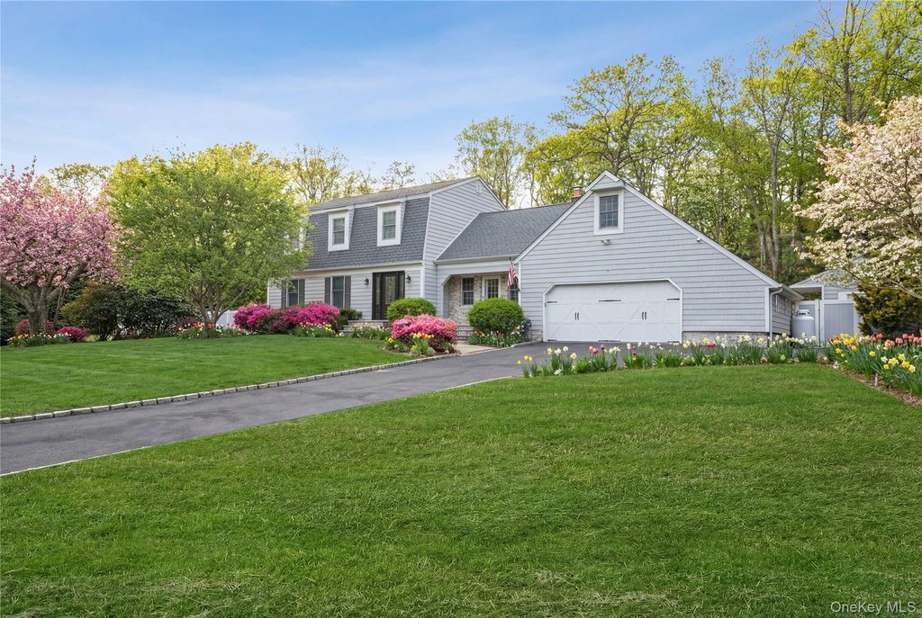 Photo of 59 Linda Lane W, Riverhead, NY 11901 (MLS # 986406)