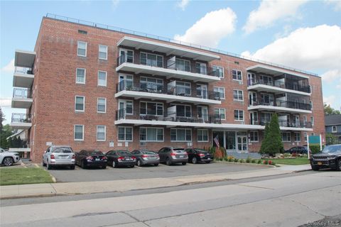 Photo of 100 Randall Avenue #1E, Freeport, NY 11520 (MLS # 917948)