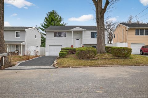 Photo of 15 Lindsay Street, Huntington, NY 11743 (MLS # 984687)