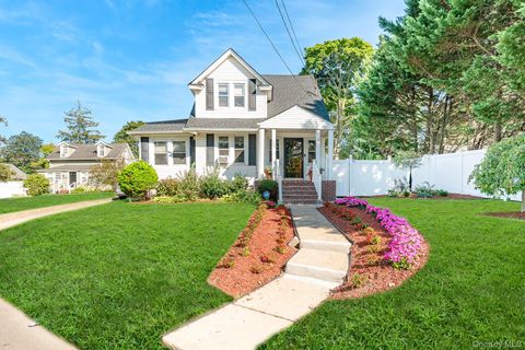 Photo of 724 Foxhurst Road, Baldwin, NY 11510 (MLS # 915680)