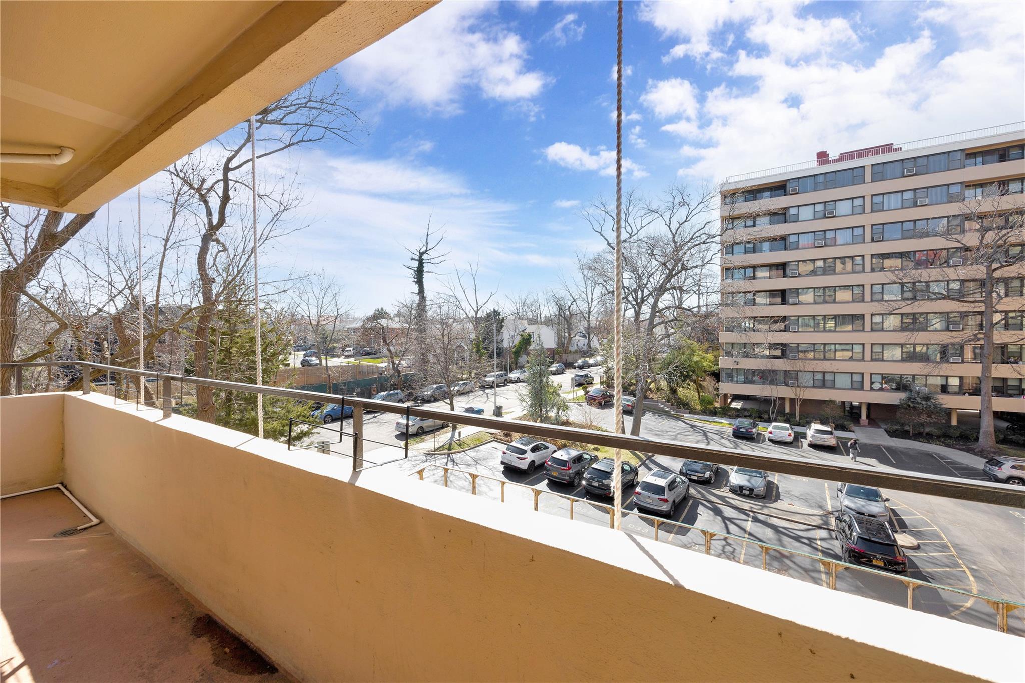 166 St St 2B, Beechhurst, Queens, NY - 1 Bedrooms  
1 Bathrooms  
3 Rooms - 