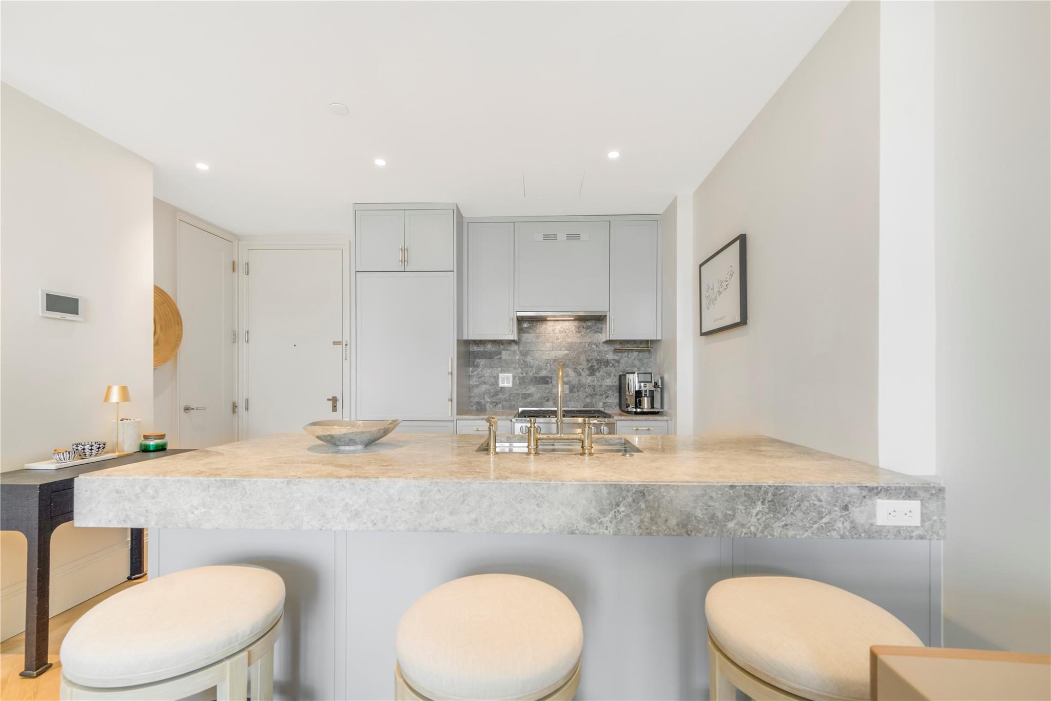 250 E 21st Street 9D