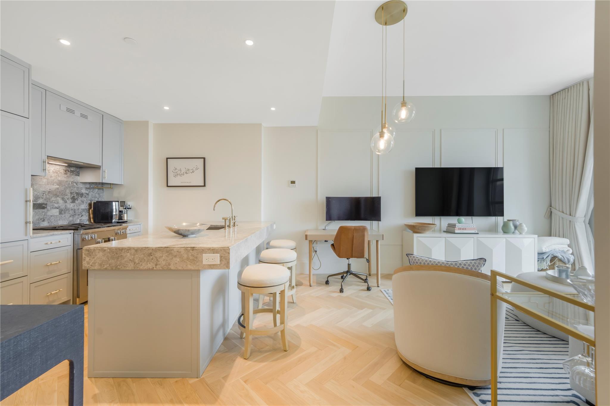 250 E 21st Street 9D