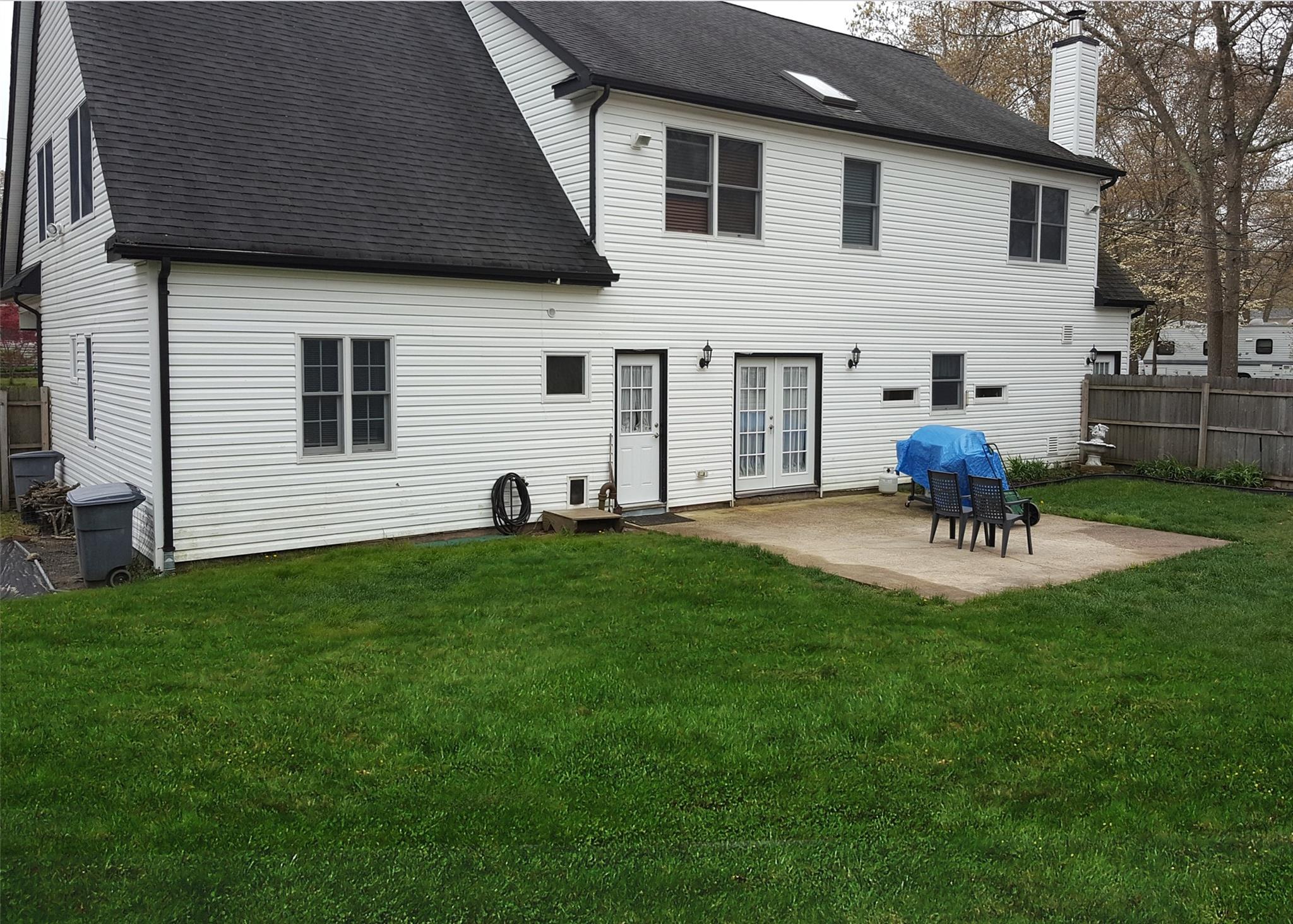 219 Hampton Avenue, Mastic, New York image 21