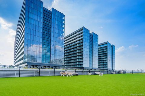 131-03 40th Road 18E Flushing NY 11354