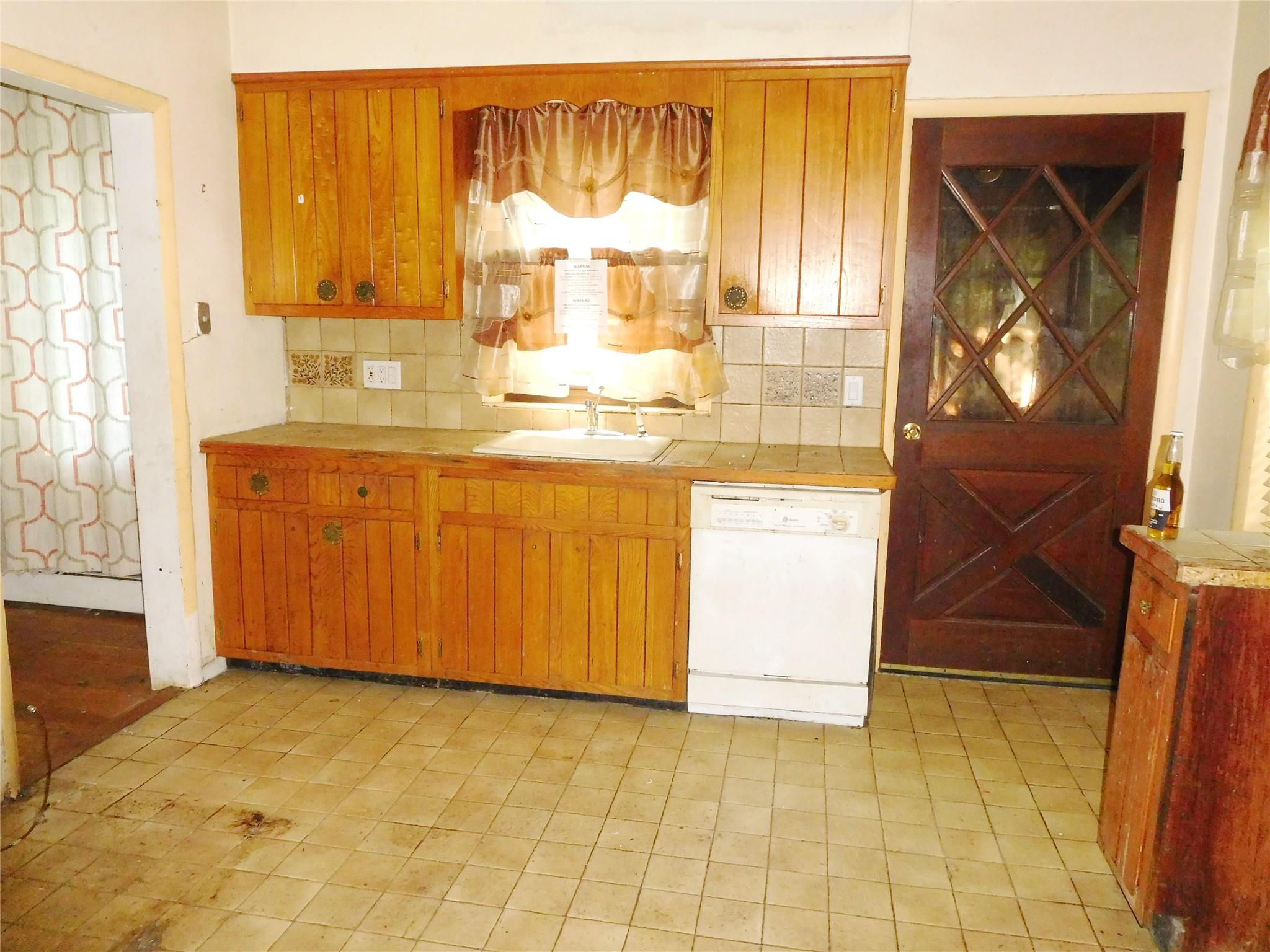 54 S Stone Avenue, Elmsford, New York image 17