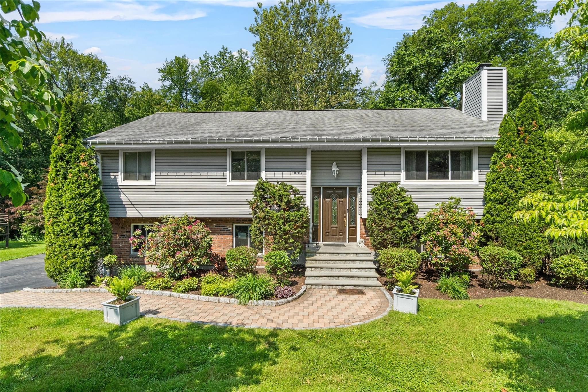 Property for Sale at Westbrook Drive, Cortlandt Manor, New York - Bedrooms: 3 
Bathrooms: 3 
Rooms: 8  - $725,000
