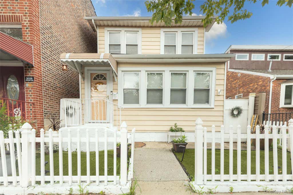 Photo of 2036 Hobart Avenue, Bronx, NY 10461 (MLS # 1030200)