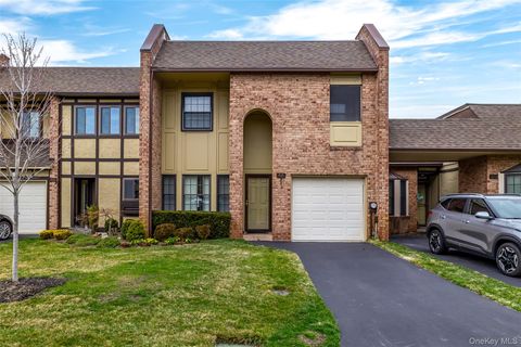 Condo For Sale - 48 Southgate Circle<br/> Nassau County, Massapequa Park, NY 11762