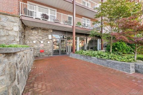 Photo of 666 Shore Road #3A, Long Beach, NY 11561 (MLS # 907485)