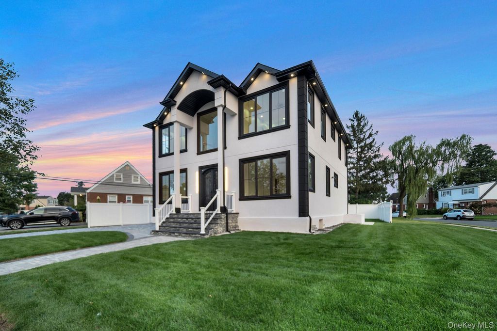 Photo of 1035 Glen Drive, Franklin Square, NY 11010 (MLS # 908061)