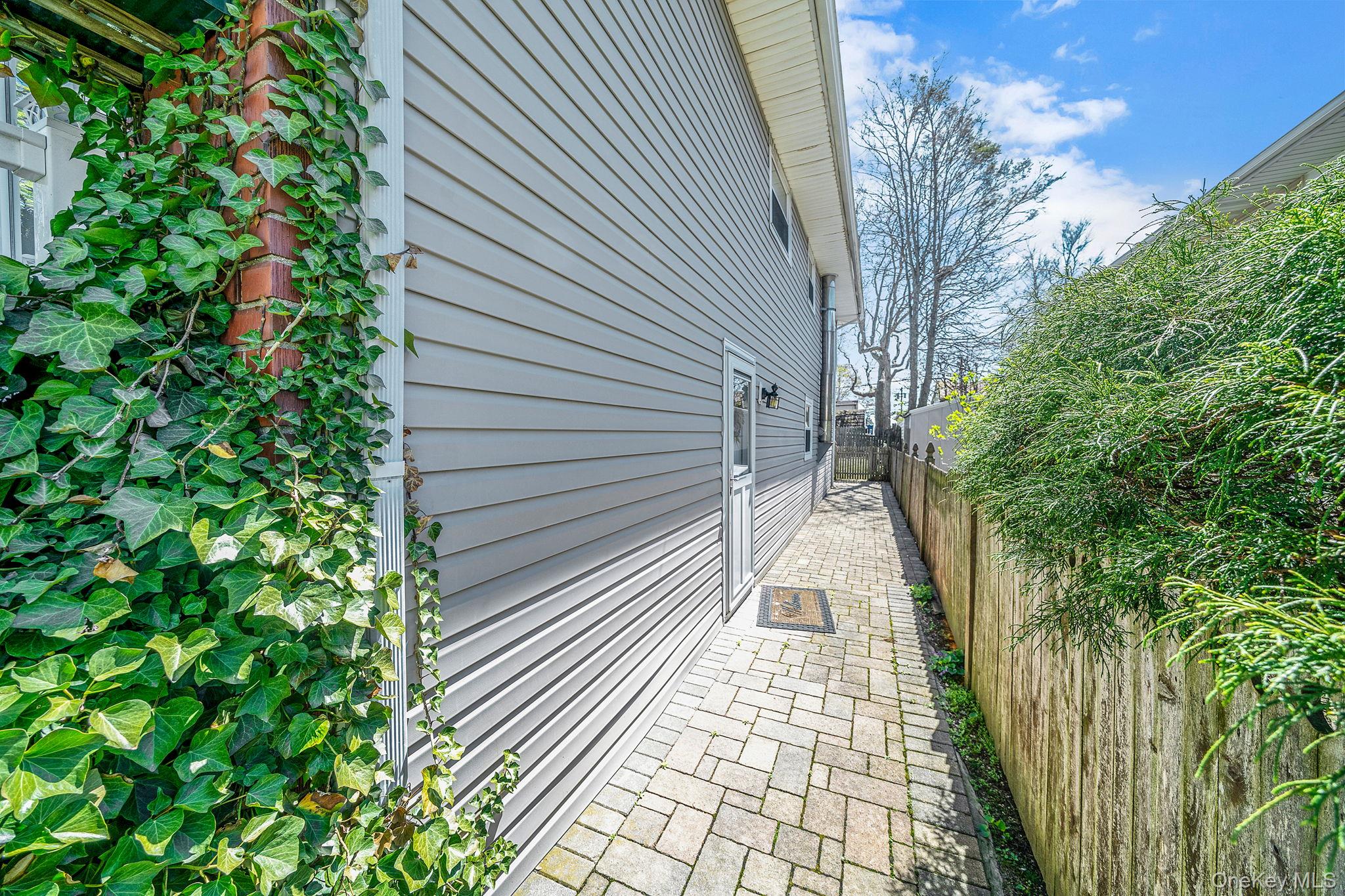 202 N Hickory Street