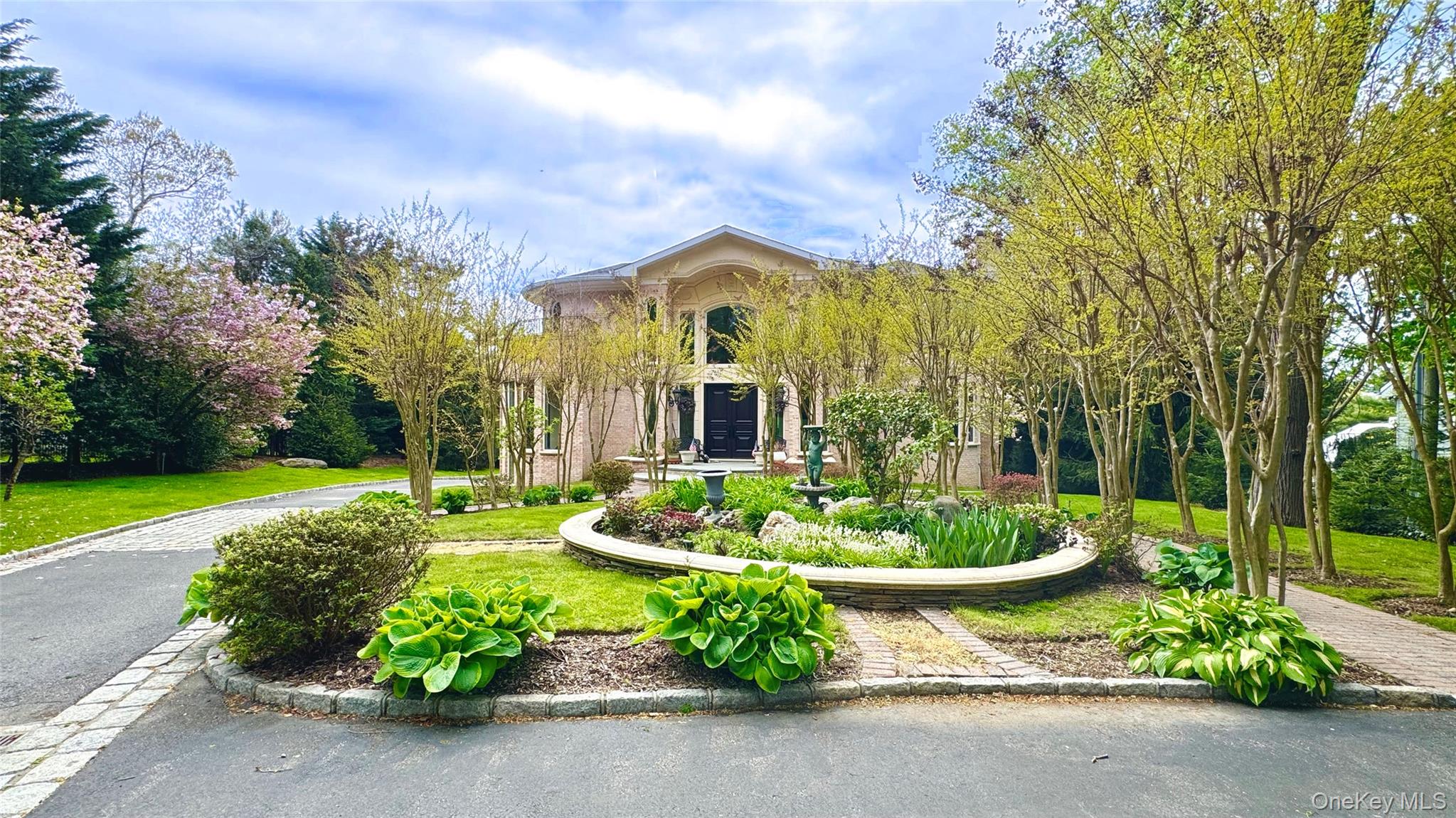 527 Manhasset Woods Road