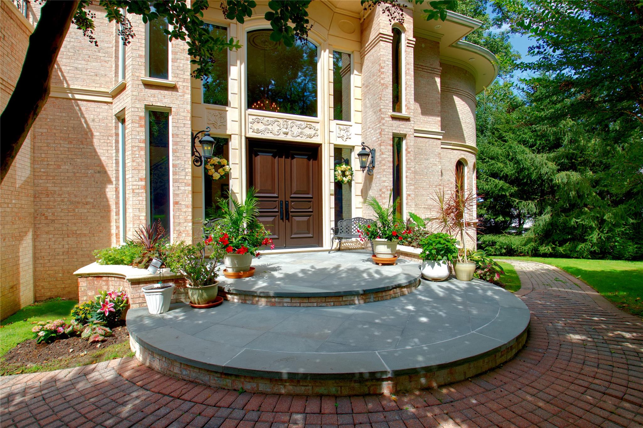 527 Manhasset Woods Road