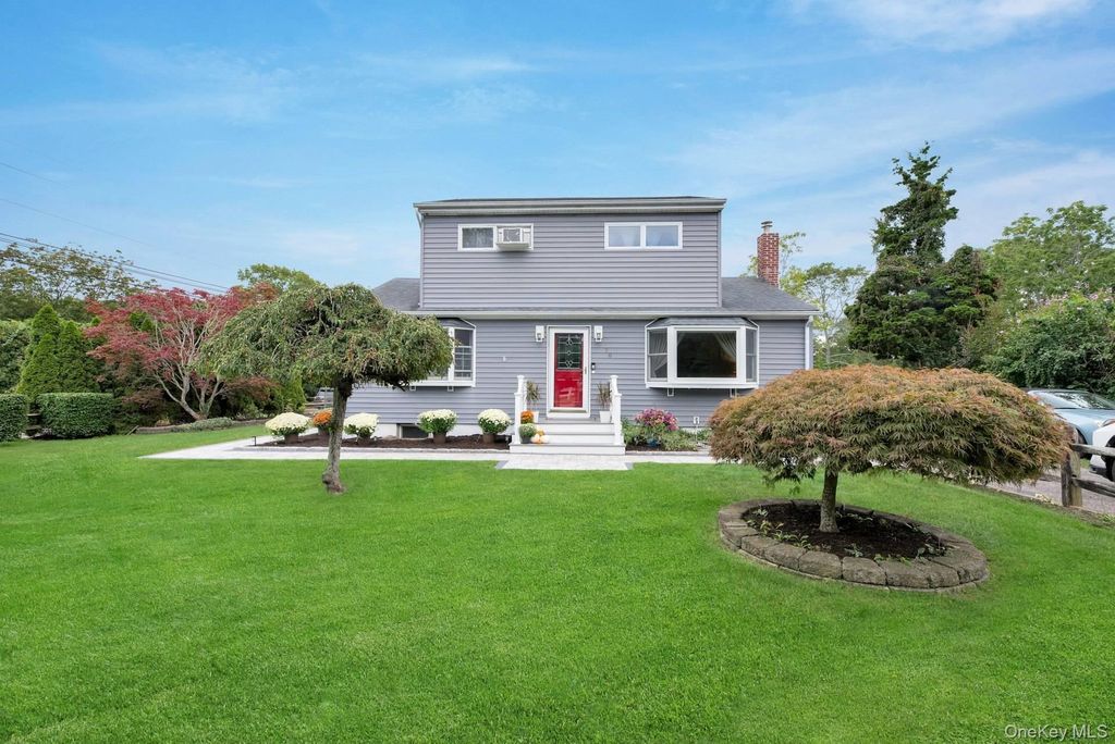 Photo of 70 Fanning Avenue, Hampton Bays, NY 11946 (MLS # 928435)