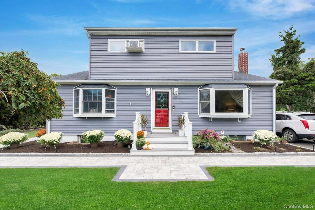 Photo of 70 Fanning Avenue, Hampton Bays, NY 11946 (MLS # 928435)