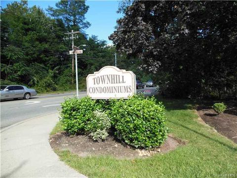 Condo For Sale - 301 Town Hill Road<br/> Nanuet, NY 10954