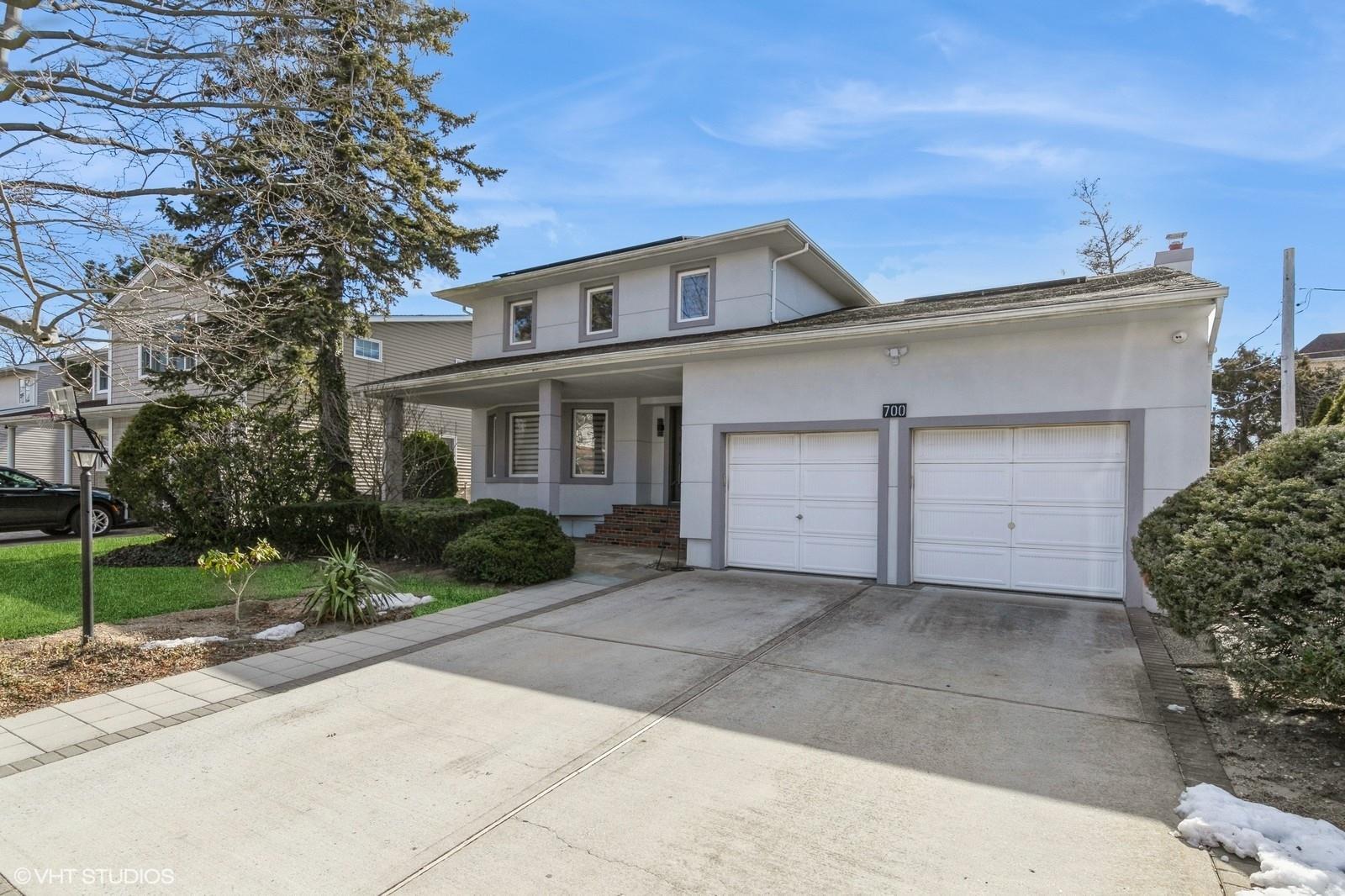700 Sherwood Street, North Woodmere, New York image 1