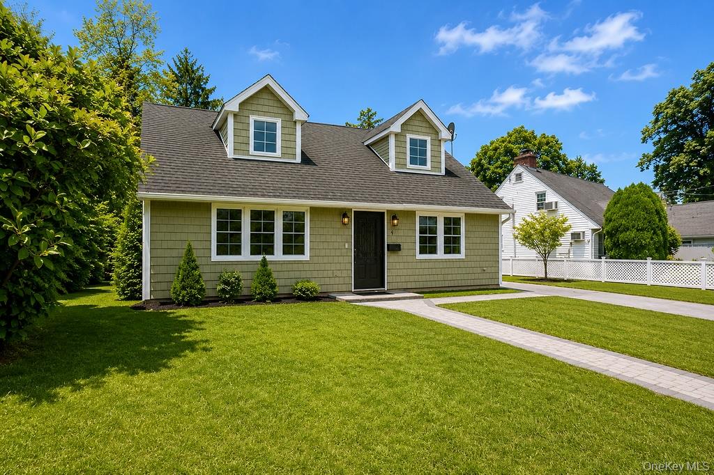 Photo of 4 E Gate, Copiague, NY 11726 (MLS # 1045323)