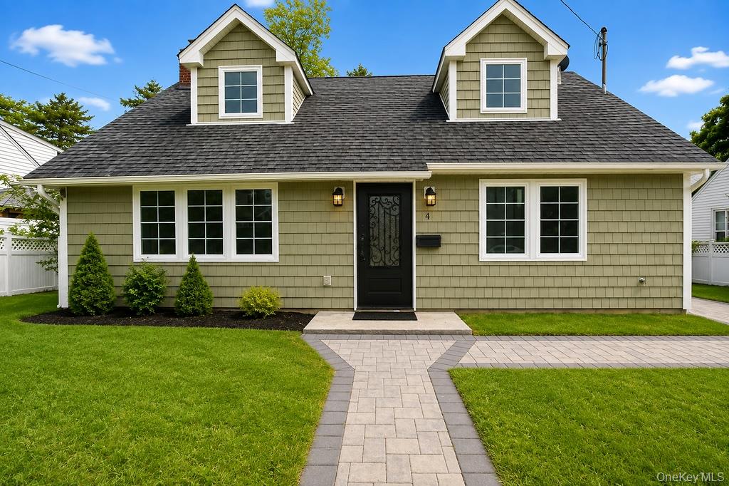 Photo of 4 E Gate, Copiague, NY 11726 (MLS # 1045323)