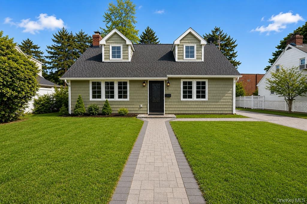 Photo of 4 E Gate, Copiague, NY 11726 (MLS # 1045323)