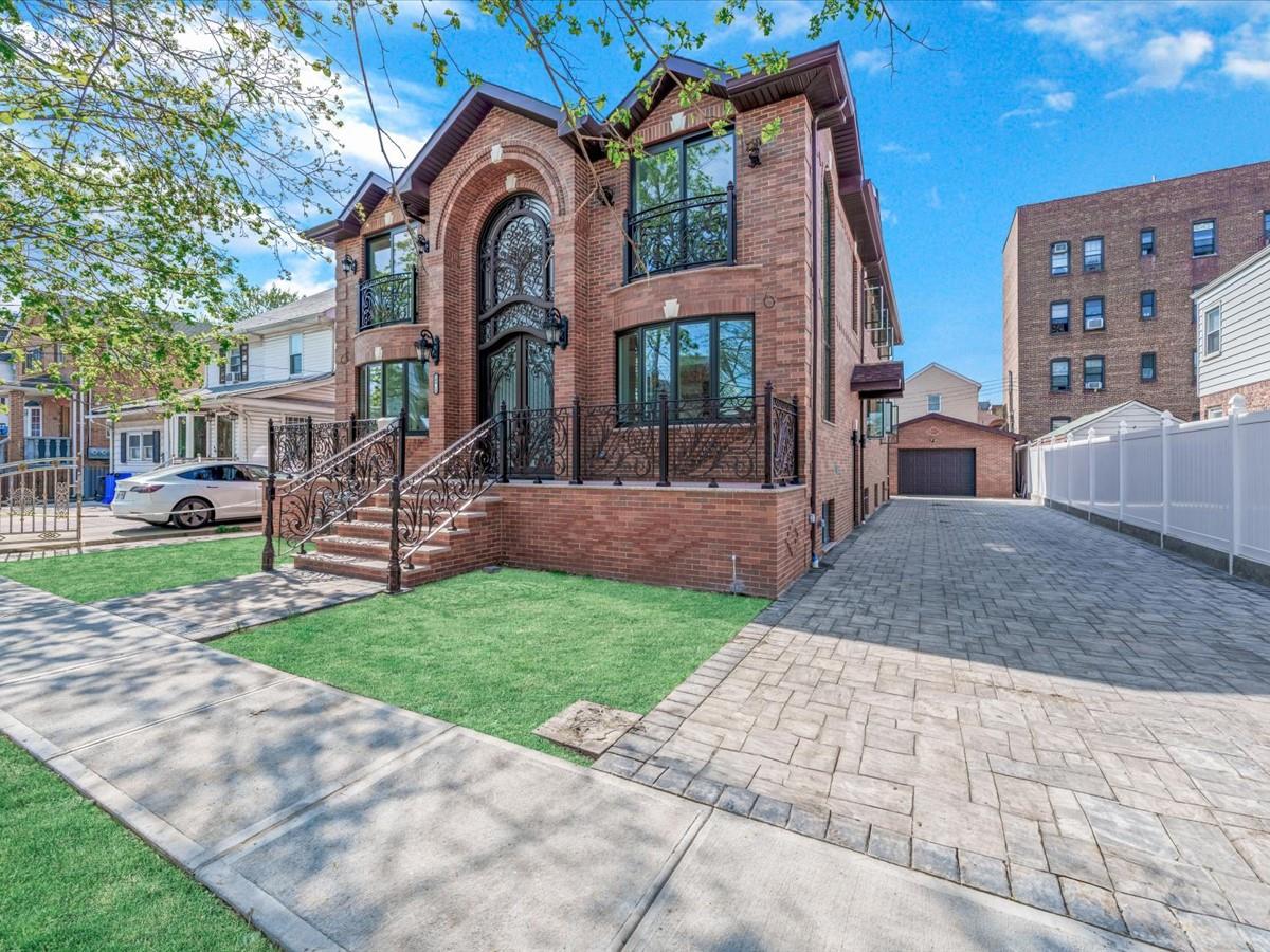 146-15 Holly Avenue