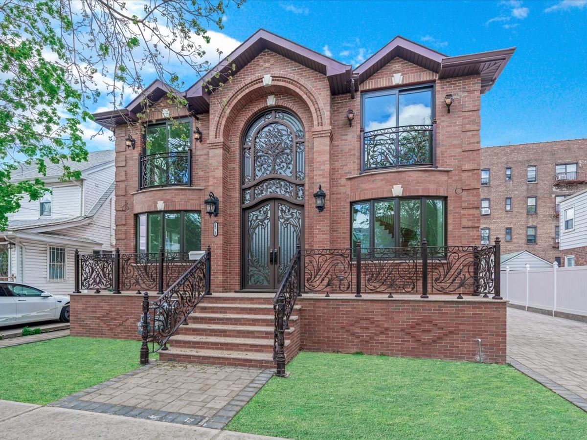 146-15 Holly Avenue
