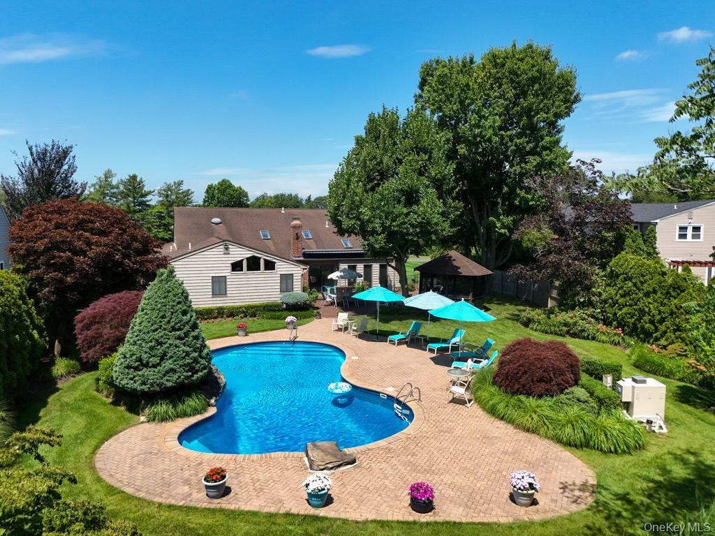 Woodbury, New York 11797, United States, 4 Bedrooms Bedrooms, ,4 BathroomsBathrooms,Residential,Active,215827