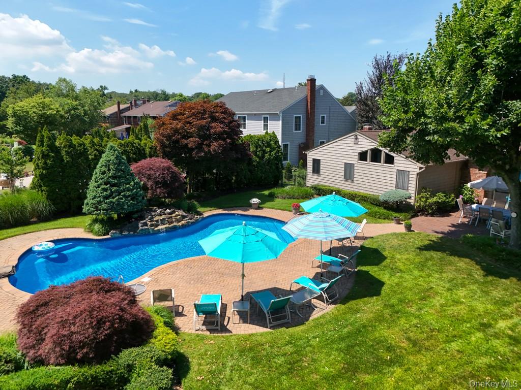 Woodbury, New York 11797, United States, 4 Bedrooms Bedrooms, ,4 BathroomsBathrooms,Residential,Active,215827