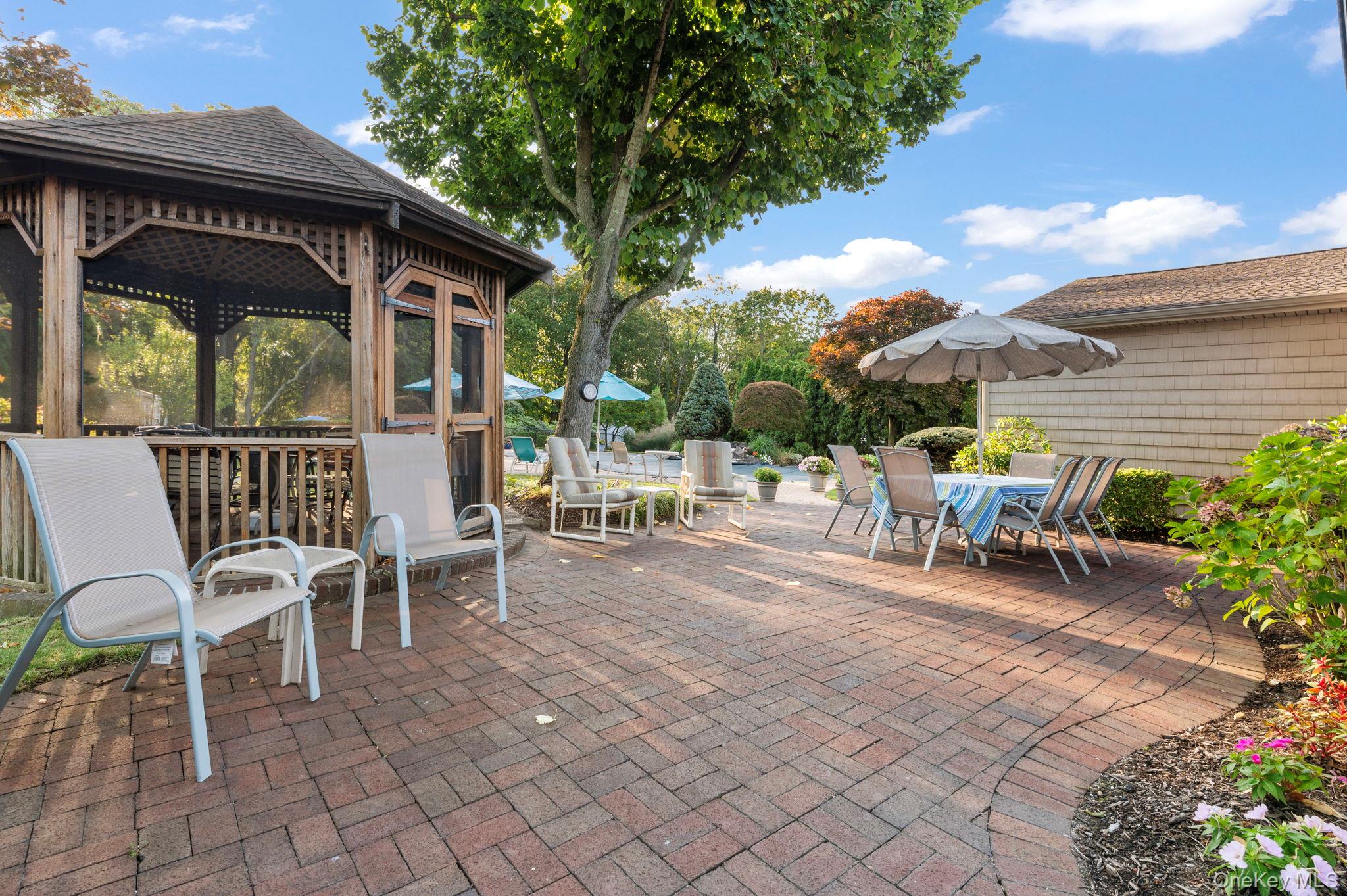 Woodbury, New York 11797, United States, 4 Bedrooms Bedrooms, ,4 BathroomsBathrooms,Residential,Active,215827