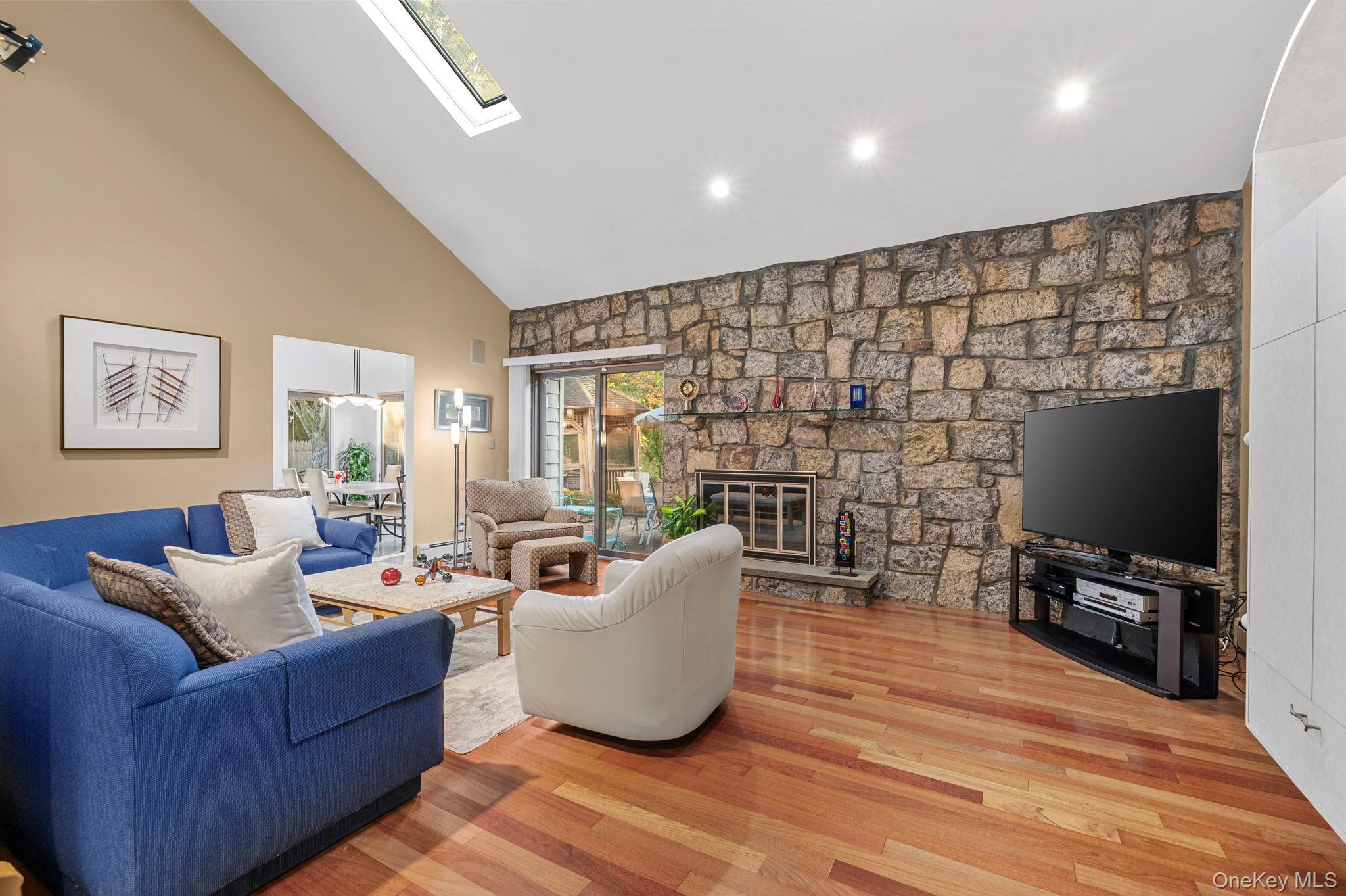 Woodbury, New York 11797, United States, 4 Bedrooms Bedrooms, ,4 BathroomsBathrooms,Residential,Active,215827