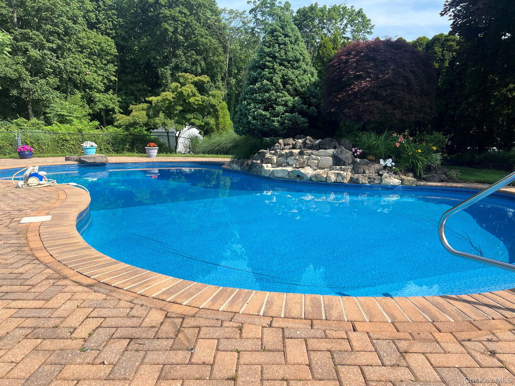 Woodbury, New York 11797, United States, 4 Bedrooms Bedrooms, ,4 BathroomsBathrooms,Residential,Active,215827