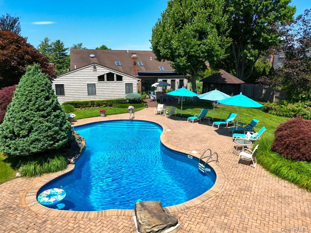 Woodbury, New York 11797, United States, 4 Bedrooms Bedrooms, ,4 BathroomsBathrooms,Residential,Active,215827