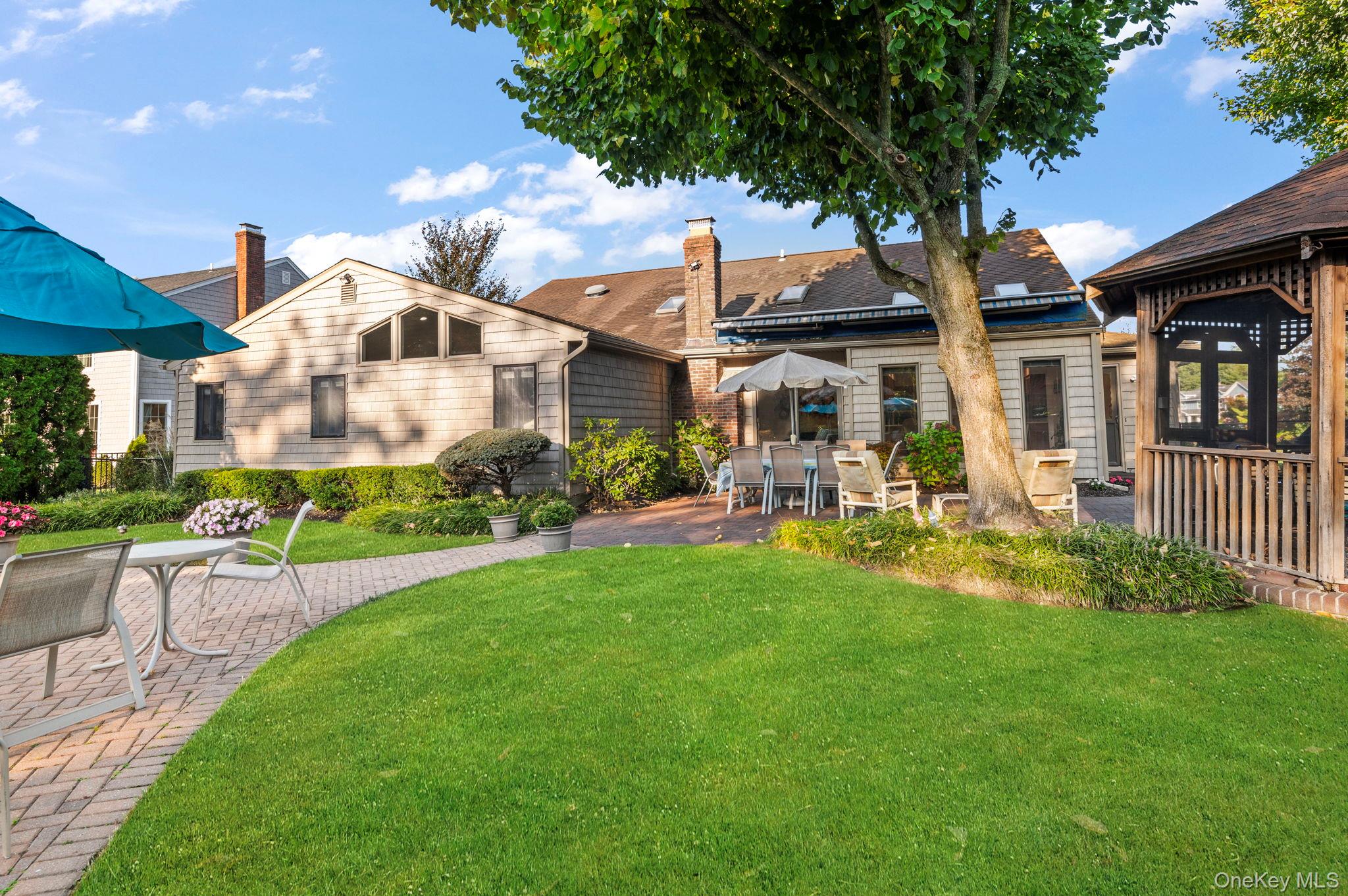 Woodbury, New York 11797, United States, 4 Bedrooms Bedrooms, ,4 BathroomsBathrooms,Residential,Active,215827