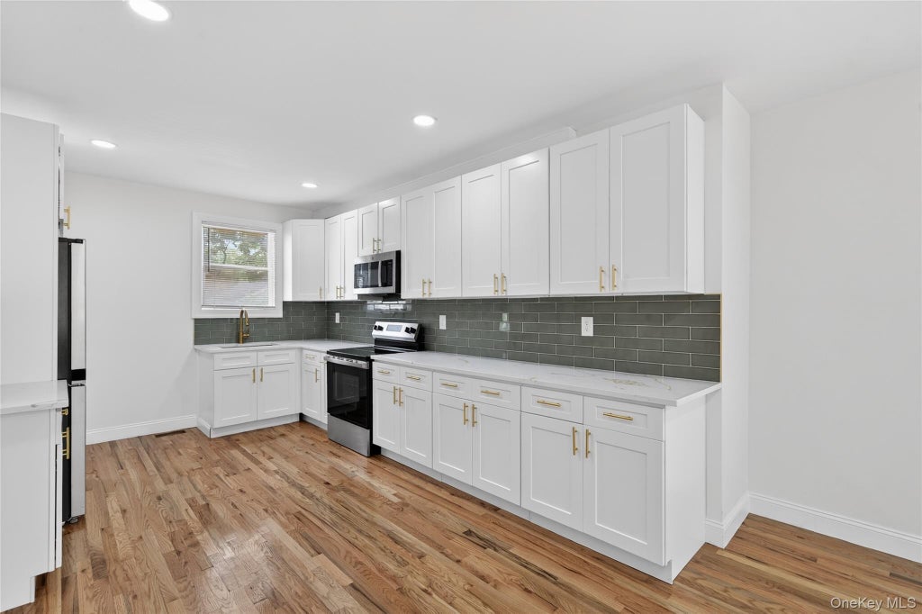 Photo of 15 Grand Place, Huntington Station, NY 11746 (MLS # 1047035)