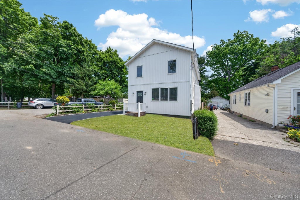 Photo of 15 Grand Place, Huntington Station, NY 11746 (MLS # 1047035)