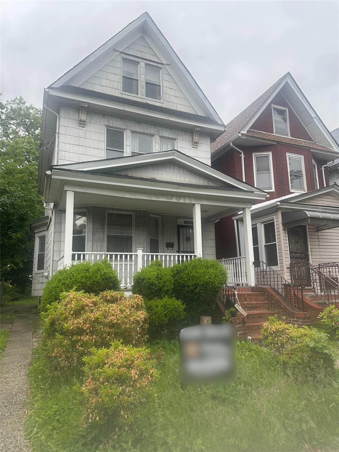 94th Street, Woodhaven, Queens, NY - 3 Bedrooms  
2 Bathrooms  
8 Rooms - 