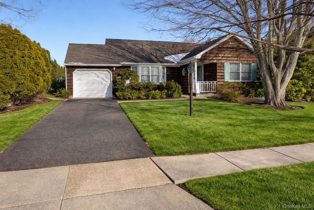 Photo of 892 Lilac Drive, Massapequa, NY 11758 (MLS # 965854)