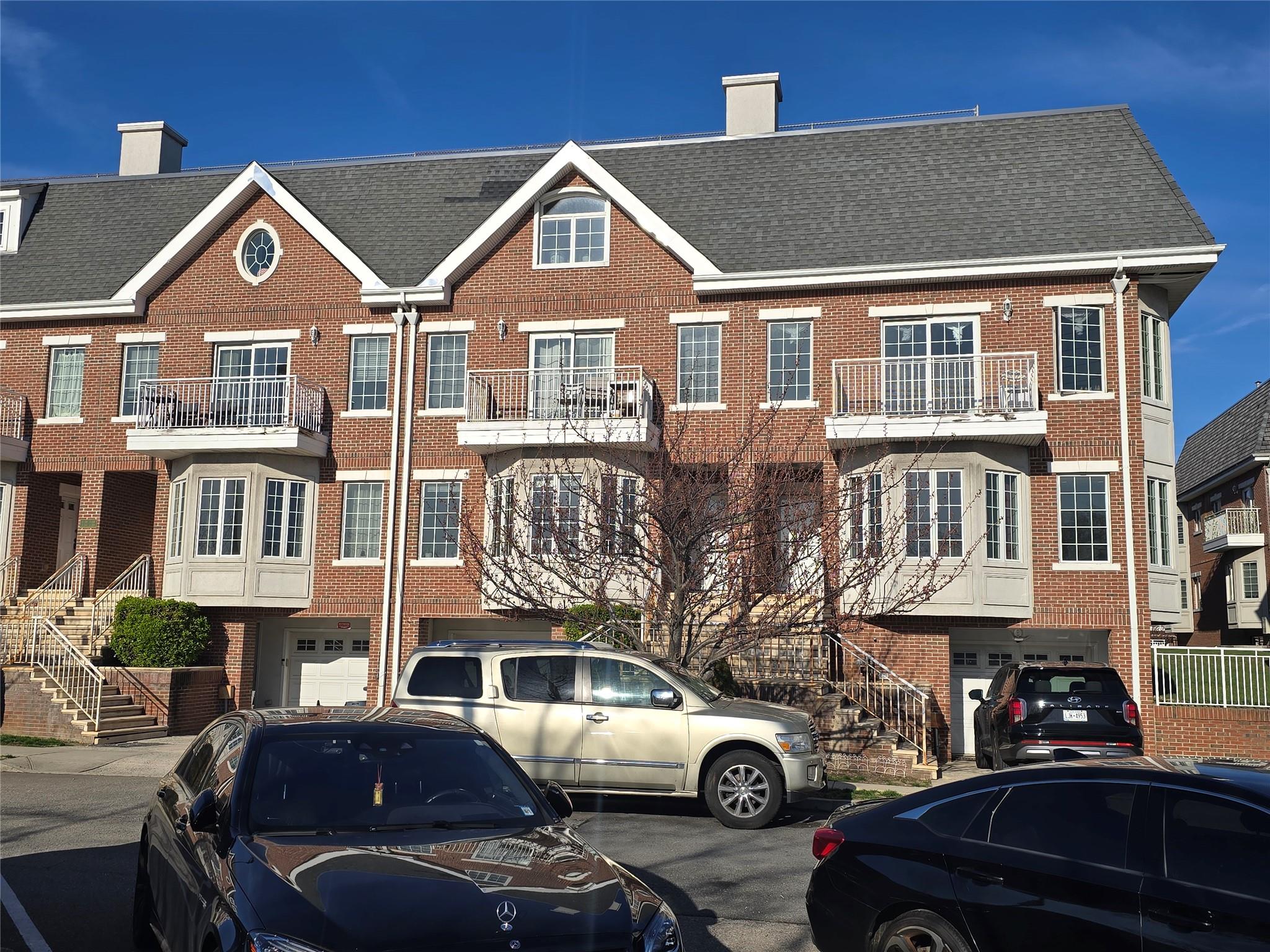 Park Crescent A   B, College Point, Queens, NY - 6 Bedrooms  
5 Bathrooms - 