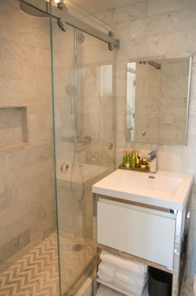 320 E 42nd Street 2218