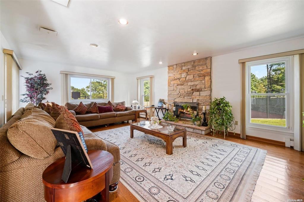4 Jester Court, Dix Hills, New York image 9