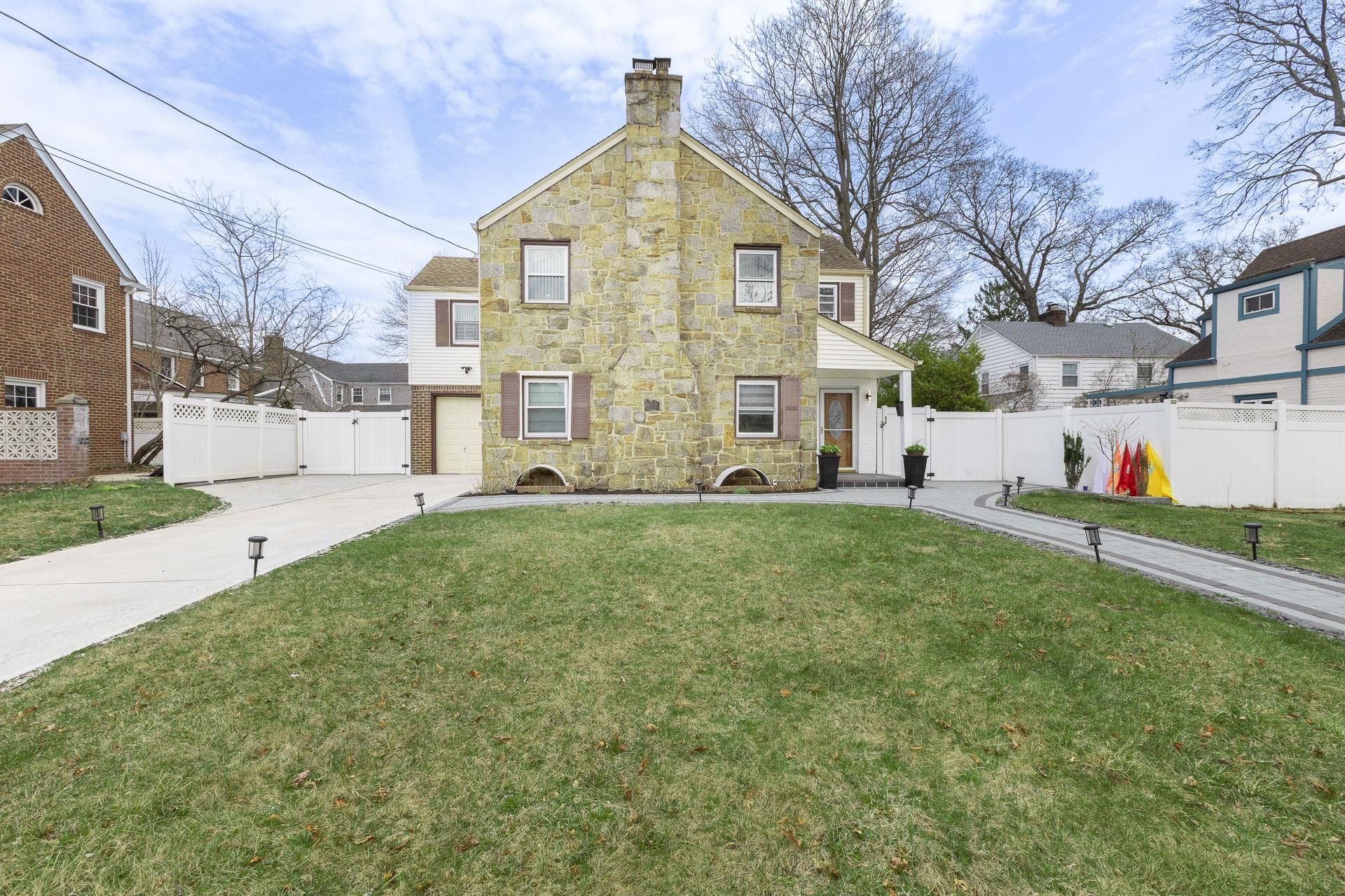 12 Midwood Place, Freeport, New York image 4