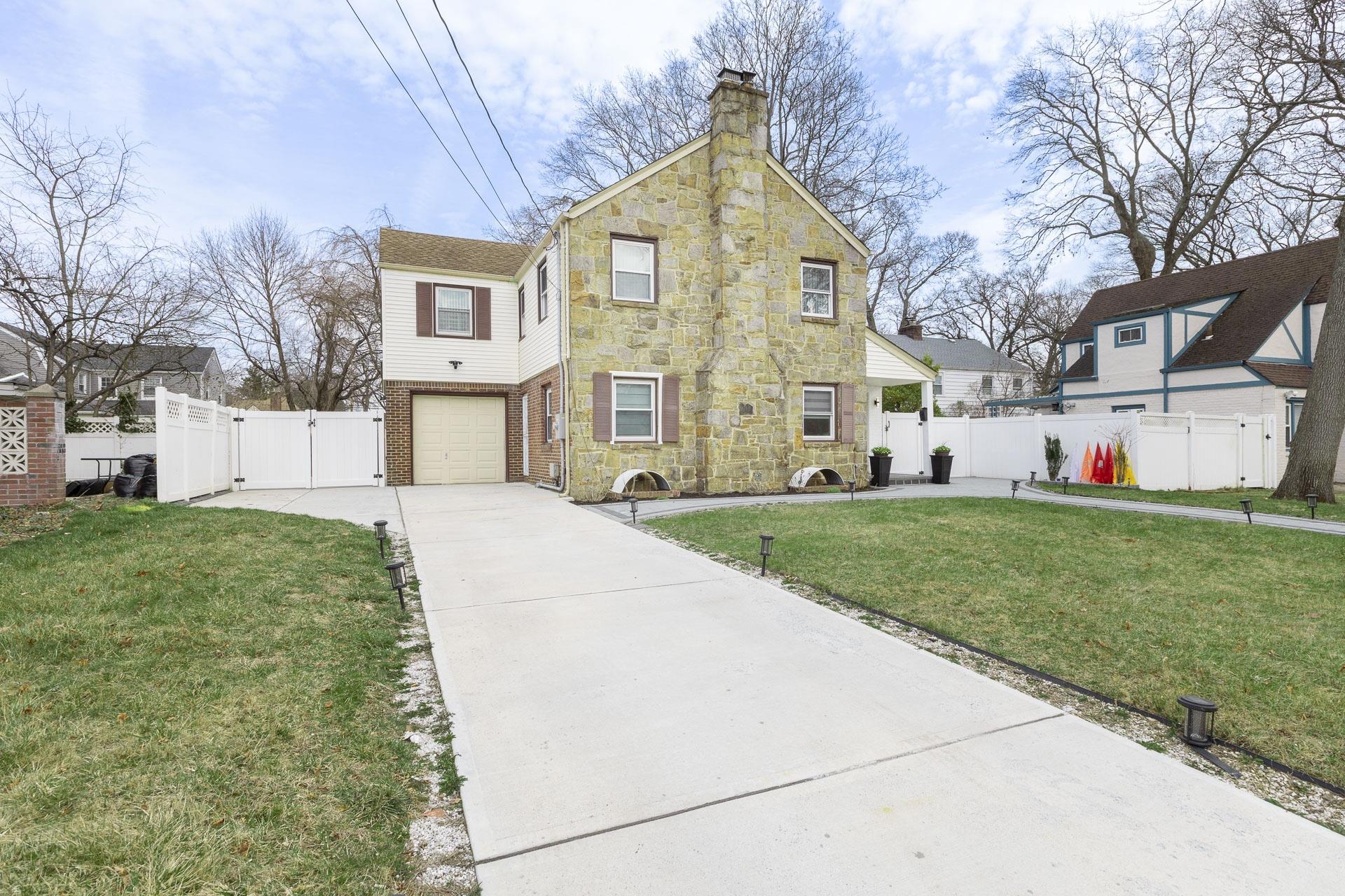 12 Midwood Place, Freeport, New York image 5