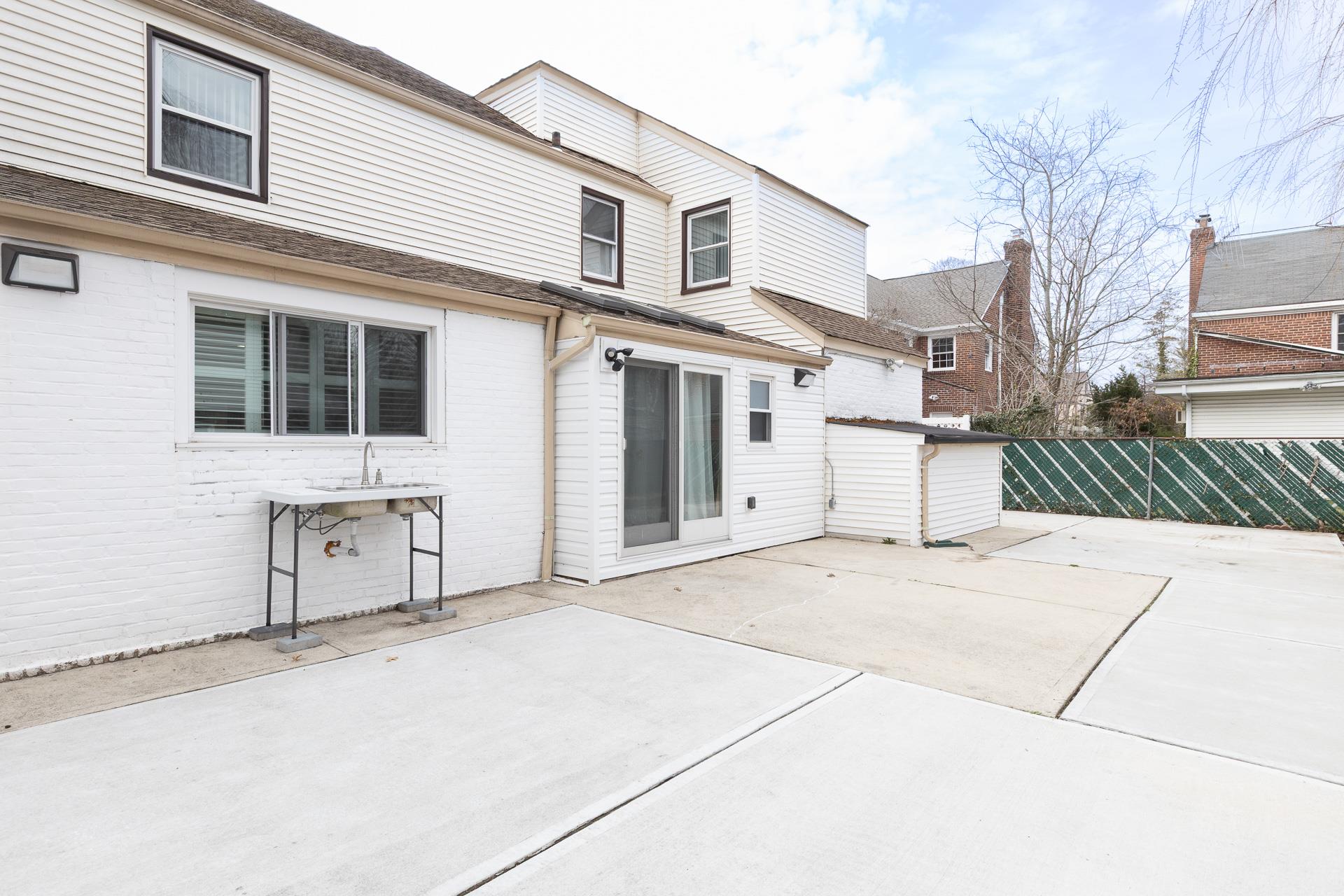 12 Midwood Place, Freeport, New York image 30