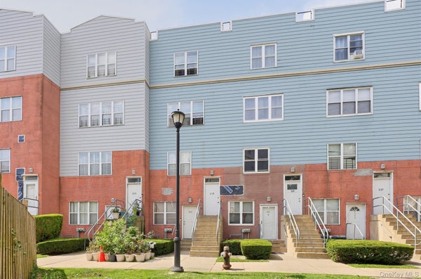 219 ADMIRAL LN # 2219H, BRONX, NY 10473 - Image 0e17c6b79cd8c0de01a7fb05ea288d74/2528426833