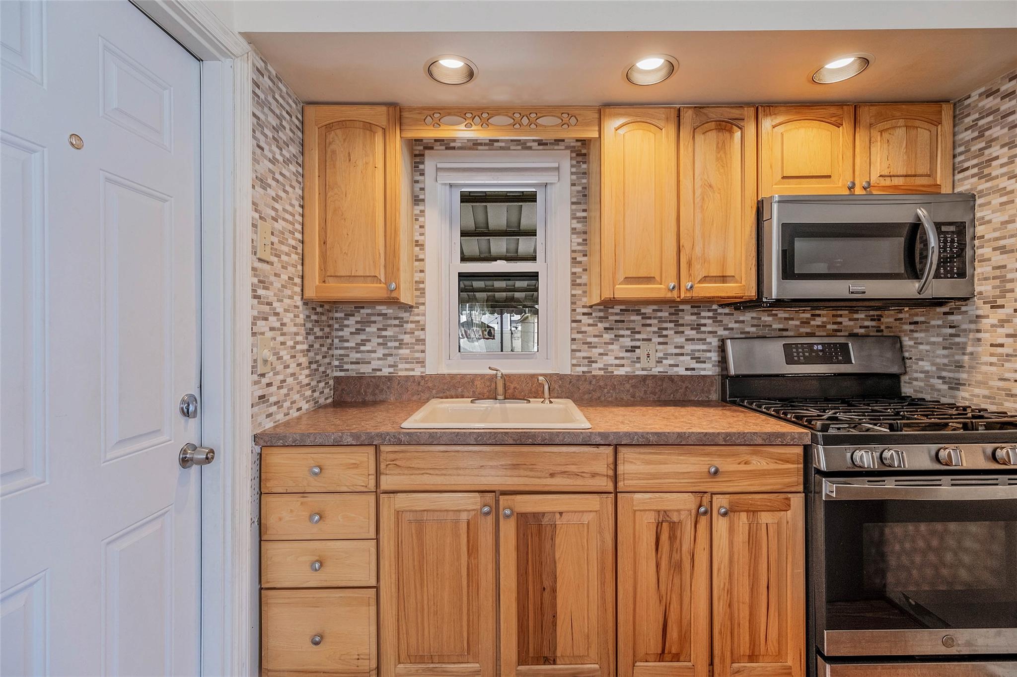 106 Franklin Place, Massapequa, New York image 25