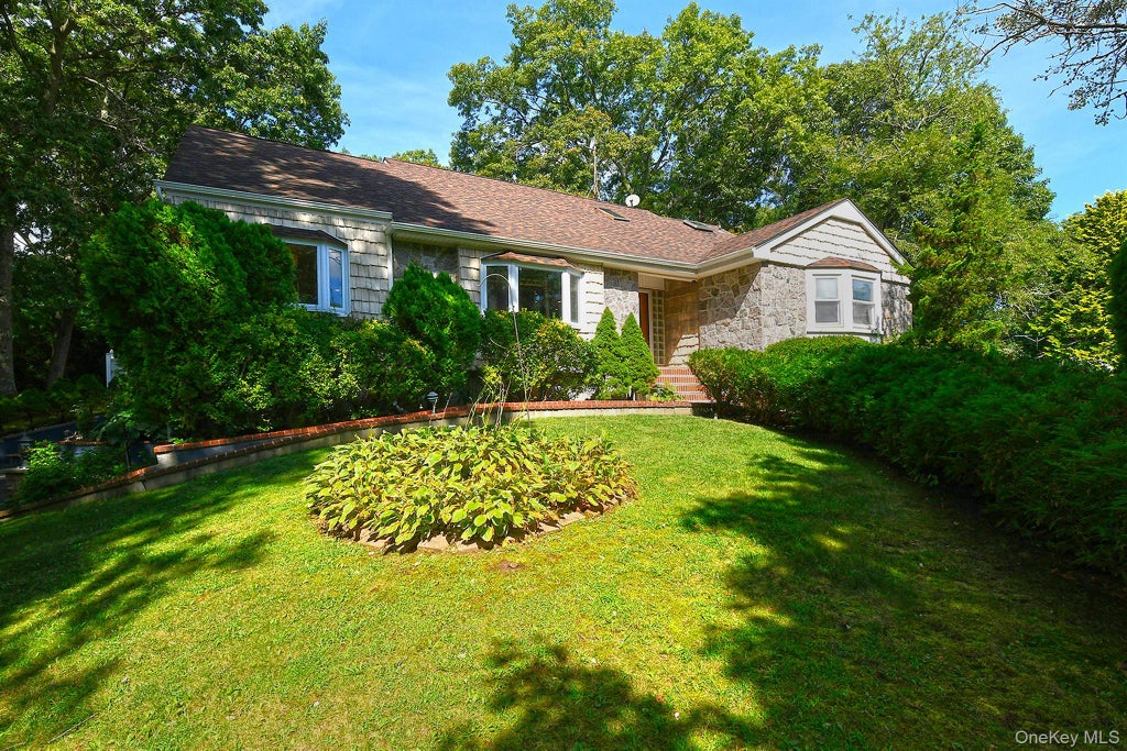 Photo of 4 Village Hill Drive, Dix Hills, NY 11746 (MLS # 1049094)