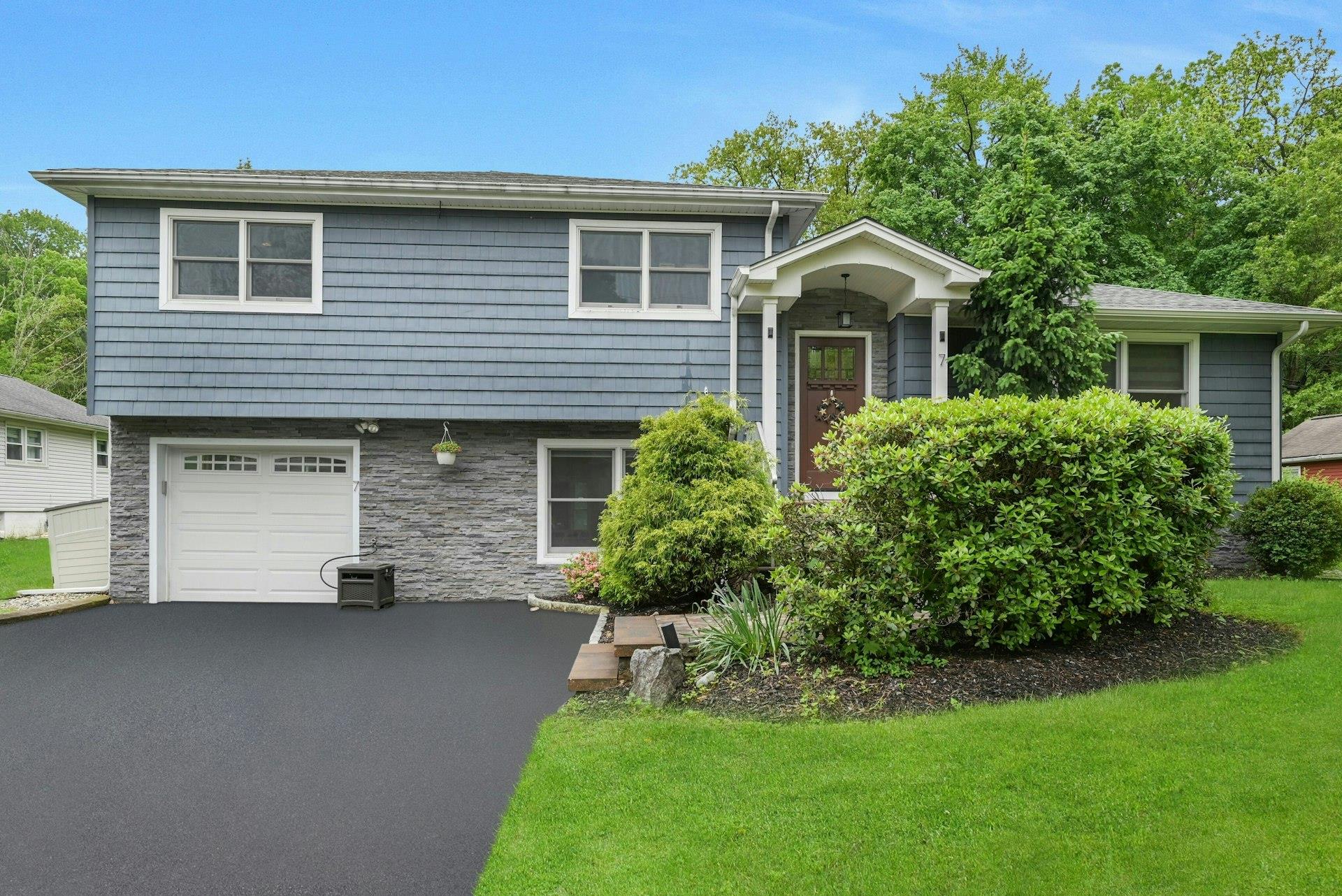 7 Van Orden Avenue, Suffern, New York image 1