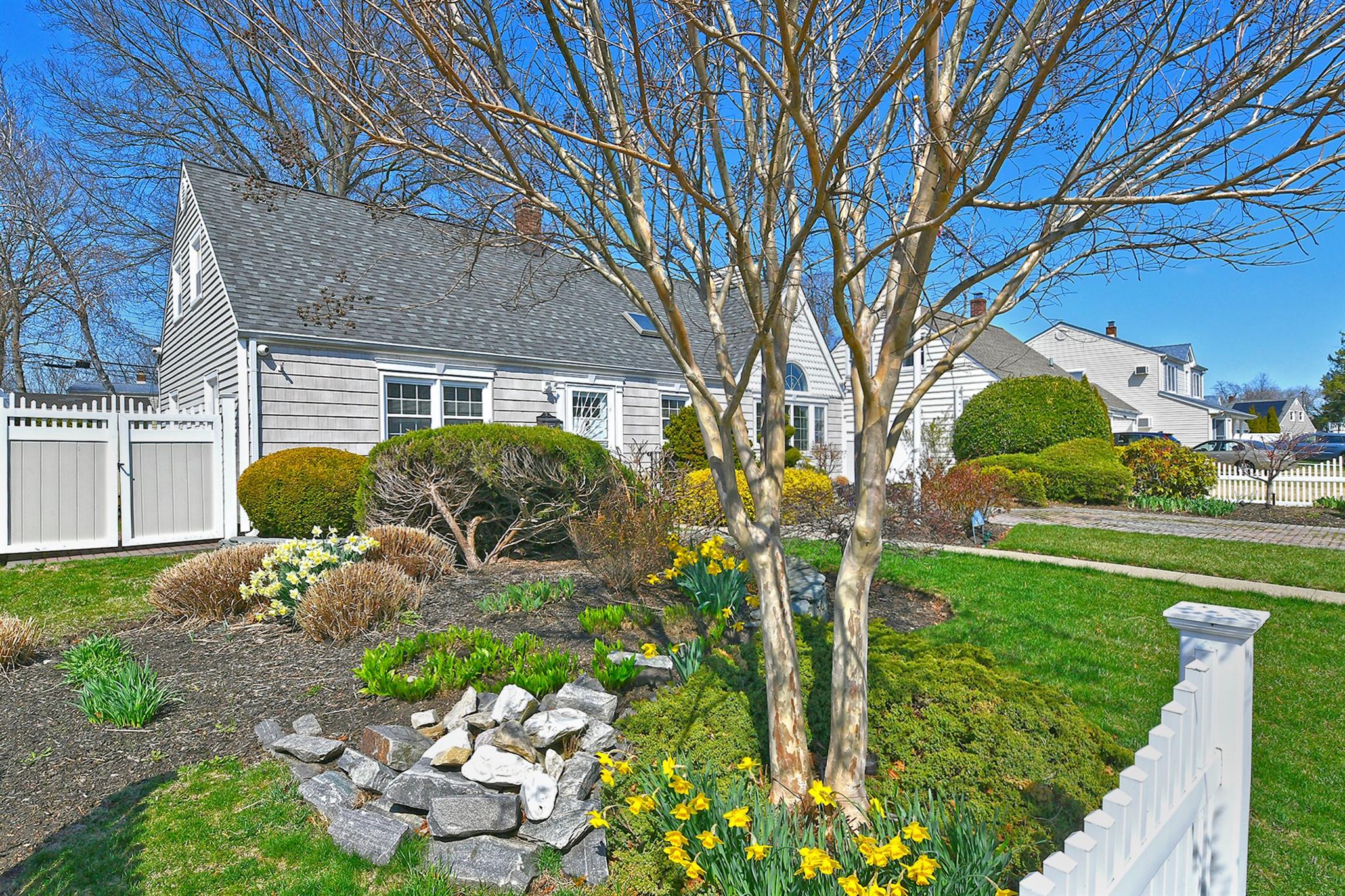 65 Meadow Lane, Levittown, New York image 7