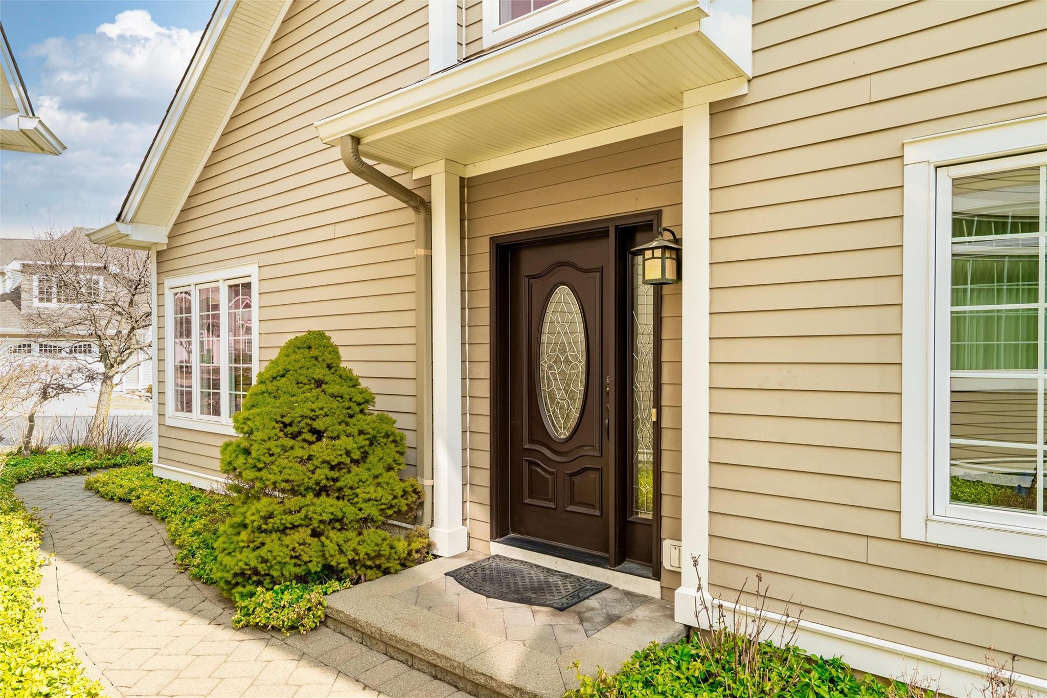 32 Michael Roberts Court, Pearl River, New York image 3